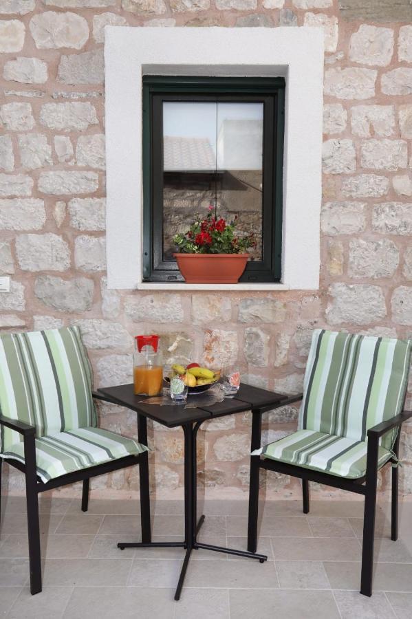 Studio Apartman Mihaella Kastela Exterior photo