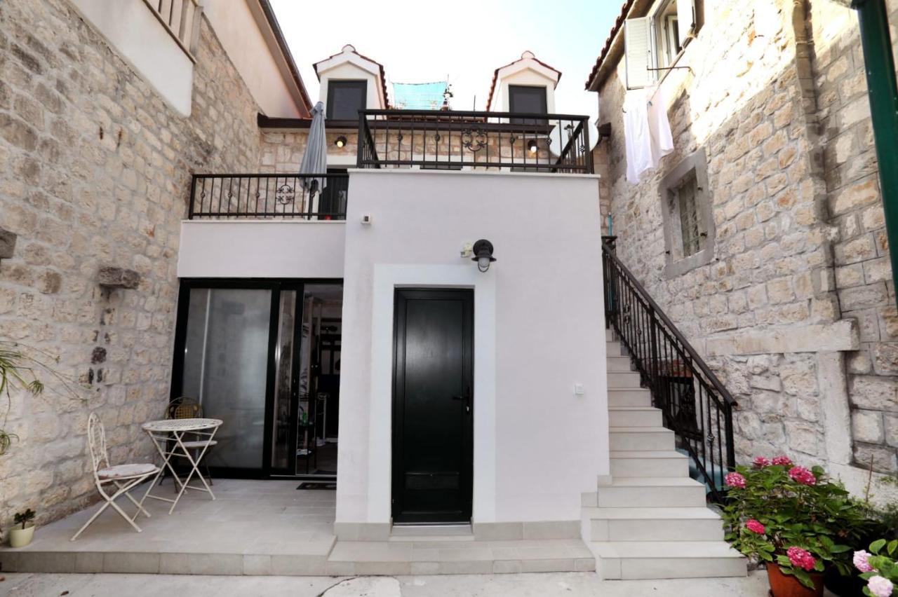 Studio Apartman Mihaella Kastela Exterior photo