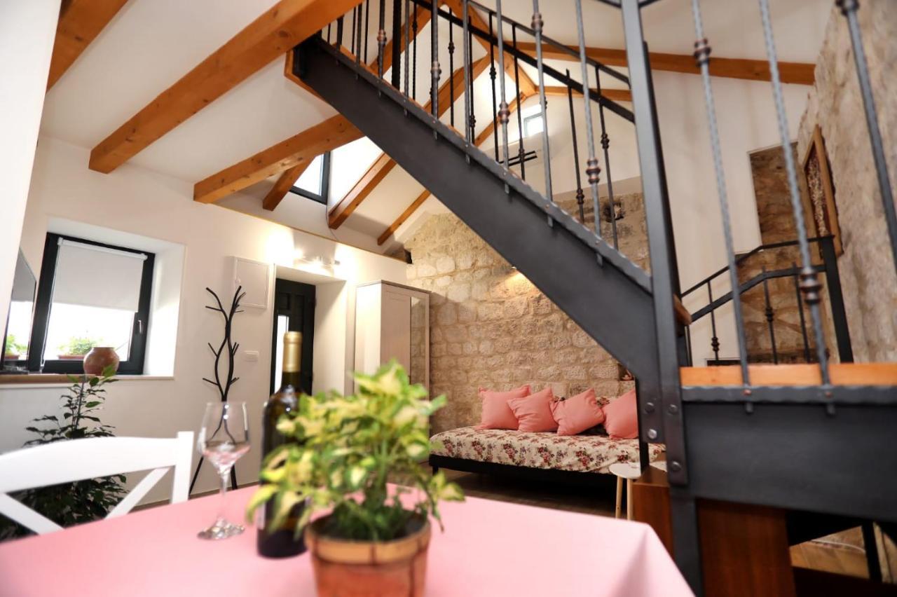 Studio Apartman Mihaella Kastela Exterior photo